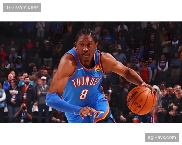 杰伦·威廉姆斯无球跑动制造空位，拉开雷霆外线空间