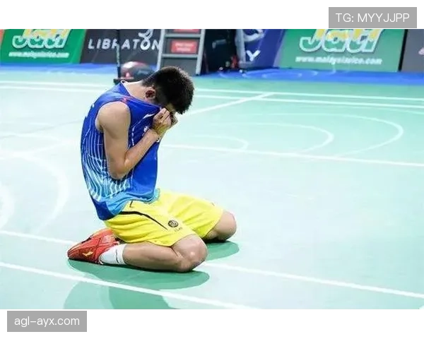 李宗伟赛后脱鞋的那一刻，谁能想到他竟然还藏着这么个小秘密？