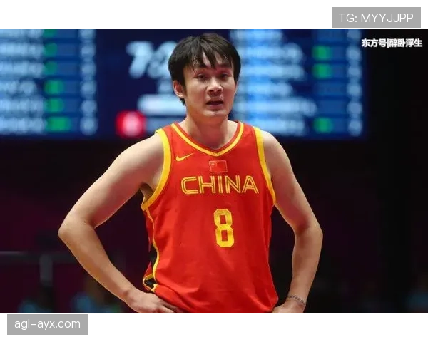 赵睿训练完直接拎着爱马仕去接娃？